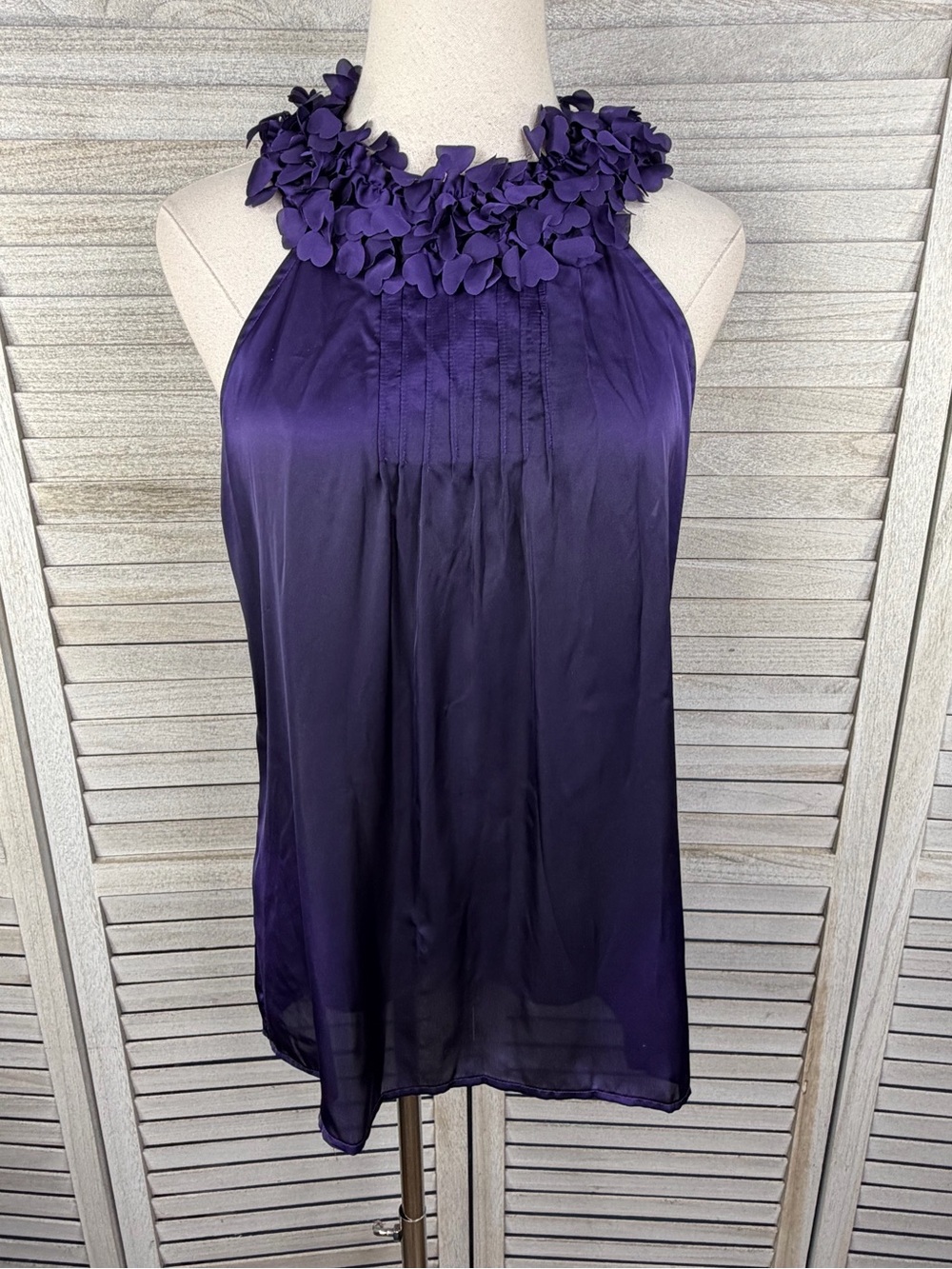 VIOLET & CLAIRE Purple Floral Ruffle Neckline Sleeveless Blouse-Small